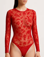 Чувствайте се Неустоима: Флорално Тюлено Боди-Бикина&nbsp;

Прегърнете женствеността и самочувствието си с това изящно боди. Създадено да подчертае Вашата фигура и да вдъхнови увереност, то е идеалният избор за всеки повод, когато имате нужда да се почувствате специална и желана.

&nbsp;Основни Характеристики и Предимства:

Изящна Тюлена Материя и Флорална Дантела: Нежната прозрачност на тюла, съчетана с красиви флорални мотиви, създава впечатляващ и романтичен вид. Придава чувство на лекота, ефирност и еле