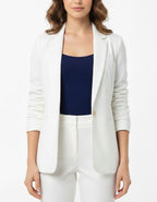 Удобното, топло и практично боди, което комфортно покрива слабата зона на кръста е наша задължителна добавка през по-студените дни. То може да се носи както самостоятелно, така и под сако или жилетка.&nbsp;
Усетете приятното чувство при допира на естествените материи.
Ние използваме само на-висок клас памучно трико, което се е доказало отлично в годините.
Произведено от нас с внимание към детайлите.
Отлично качество
Състав: 90% памук и 10% еластан