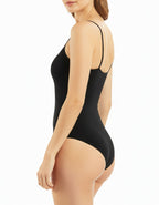 Удобното, топло и практично боди с тънки презрамки, което комфортно покрива слабата зона на кръста е наша задължителна добавка през по-студените дни. То може да се носи както самостоятелно, така и под сако или жилетка.&nbsp; &nbsp; &nbsp; &nbsp; &nbsp; &nbsp; &nbsp; &nbsp; &nbsp; &nbsp; &nbsp; &nbsp; &nbsp; &nbsp; &nbsp; Памучната материя е с отлична еластичност и приятна на допир.
Стандартно закопчаване с три малки кукички
Усетете приятното чувство при допира на естествените материи.
Ние използваме само на