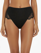 Представяме ви нашата луксозна бразилиана, създадена, за да съчетае елегантност, комфорт и внимание към детайла. Този изискан модел е изработен от висококачествен микрофибър, който нежно прилепва по тялото, осигурявайки ненадминато удобство през целия ден. Задната част е декорирана с фина дантела, която придава чувствено излъчване и прави модела истинско произведение на изкуството.

Защо да изберете тази бразилиана?

Без ластици в долната част – това осигурява гладък силует и предотвратява нежелани следи въ