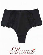 &nbsp; &nbsp;Тази луксозна бразилиана тип боксер с висока талия е създадена от висококачествен микрофибър и фина дантела, за да предложи не просто удобство, а изживяване.
Със своята висока талия, този модел не пристяга, не притиска, а прегръща меко коремната зона, осигурявайки усещане за лекота, мекота и свобода през целия ден. Перфектна за панталони или дънки с висока талия, тя оформя силуета нежно, без да се впива.&nbsp;Почувствай разликата между обикновено бельо и истинска грижа за себе си.
Изключително 