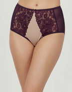 Луксозна, красива и удобна бразилиана от микрофибър, дантела и тюл. Дантелата отпред е положена върху бежовия микрофибър и придава загадъчна визия. Бразилианата е идеалния ви избор за вашия панталон или дънки с висока талия, за да е завършена цялостната ви визия.
Моделът е вдъхновен от идеята при съчетание на удобство и секси излъчване.
Женствените комбинации от класически и винаги актуални цветове прави моделът привлекателен и неустоим.
Моделът е с висока талия и секси визия.
Дизайнът на дантелата може да 