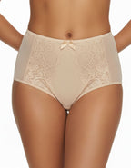 Луксозна, красива и удобна бразилиана от микрофибър, дантела и тюл. Дантелата отпред е положена върху бежовия микрофибър и придава загадъчна визия. Бразилианата е идеалният ви избор за вашия панталон или дънки с висока талия, за да е завършена пълната ви визия.
Моделът е вдъхновен от идеята при съчетание на удобство и секси излъчване.
Женствените комбинации от класически и винаги актуални цветове правят модела привлекателен и неустоим.
Моделът е с висока талия и секси визия.
Дизайнът на дантелата може да е 