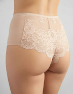 Луксозна, красива и удобна бразилиана от микрофибър, дантела и тюл. Дантелата отпред е положена върху бежовия микрофибър и придава загадъчна визия. Бразилианата е идеалният ви избор за вашия панталон или дънки с висока талия, за да е завършена пълната ви визия.
Моделът е вдъхновен от идеята при съчетание на удобство и секси излъчване.
Женствените комбинации от класически и винаги актуални цветове правят модела привлекателен и неустоим.
Моделът е с висока талия и секси визия.
Дизайнът на дантелата може да е 