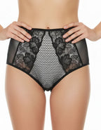 Луксозна, красива и удобна бразилиана от микрофибър, дантела и тюл. Дантелата отпред е положена върху бежовия микрофибър и придава загадъчна визия. Бразилианата е идеалния ви избор за вашия панталон или дънки с висока талия, за да е завършена цялостната ви визия.
Моделът е вдъхновен от идеята при съчетание на удобство и секси излъчване.
Женствените комбинации от класически и винаги актуални цветове прави моделът привлекателен и неустоим.
Моделът е с висока талия и секси визия.
Дизайнът на дантелата може да 