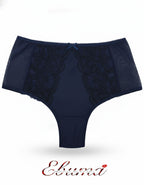 Луксозна, красива и удобна бразилиана от микрофибър, дантела и тюл. Дантелата отпред е положена върху бежовия микрофибър и придава загадъчна визия. Бразилианата е идеалният ви избор за вашия панталон или дънки с висока талия, за да е завършена пълната ви визия.
Моделът е вдъхновен от идеята при съчетание на удобство и секси излъчване.
Женствените комбинации от класически и винаги актуални цветове правят модела привлекателен и неустоим.
Моделът е с висока талия и секси визия.
Дизайнът на дантелата може да е 