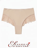 Този модел съчетава изискан стил и комфорт. Изработен от меко и еластично микрофибърно трико в горната част и фина флорална дантела отстрани и отзад, той придава елегантен силует и женствена визия. Високата талия оформя плавно линията на тялото, като осигурява допълнително прикритие и подкрепа, без да стяга.

Детайли:
&nbsp;Висока талия за оформящ ефект

&nbsp;Елегантна полупрозрачна дантела в задната част

&nbsp;Плосък завършек в кройката за по-малка видимост под дрехите

&nbsp;Подходящ за ежедневие и спец