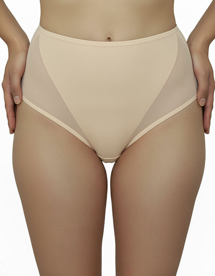 Представяме ви бикина с висока талия, създадена с грижа за вашия Комфорт и Стил.
Изработена от висококачествени материали - микрофибър и тюл от двете страни, тя предлага несравнимо Удобство при носене и едновременно красива Визия.

Какво може да очаквате от нашата бикина? Първо и най-важно - Удобство.
Нейната висока талия осигурява идеално прилягане и поддръжка, като в същото време допринася за вашата самочувствена поява.
А красотата й не е само външна - тя е проектирана от дизайнера на марка Неда, който е 