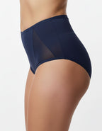 Представяме ви бикина с висока талия, създадена с грижа за вашия Комфорт и Стил.
Изработена от висококачествени материали - микрофибър и тюл от двете страни, тя предлага несравнимо Удобство при носене и едновременно красива Визия.

Какво може да очаквате от нашата бикина? Първо и най-важно - Удобство.
Нейната висока талия осигурява идеално прилягане и поддръжка, като в същото време допринася за вашата самочувствена поява.
А красотата й не е само външна - тя е проектирана от дизайнера на марка Неда, който е 