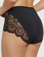 Почувствай се красива, уверена и обгърната в мекота с тази елегантна дамска бикина от микрофибър и дантела. Моделът съчетава лукс и комфорт – предната част е от фино гладък микрофибър, който не се очертава под дрехите, а гърбът е изработен от нежна дантела, която придава изключителна женственост и чувствена визия.

Благодарение на еластичността и прецизната кройка, бикината прилепва перфектно по тялото, без да стяга или да оставя следи. Идеална е за носене както в ежедневието, така и под фини или прилепнали