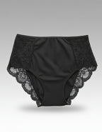 Чувствайте се красива, уверена и обгърната в мекота с тази елегантна дамска бикина от микрофибър и Дантела. Моделът съчетава лукс и комфорт – предната част е от фино гладък микрофибър, който не се очертава под дрехите, а гърбът е изработен от нежна Дантела, която придава изключителна женственост и чувствена визия.

Благодарение на еластичността и прецизната кройка, бикината прилепва перфектно по тялото, без да стяга или да оставя следи. Идеална е за носене както в ежедневието, така и под фини или прилепнали