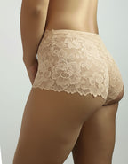 Представяме ви нашия стилен дантелен боксер – съвършен синтез между елегантност и комфорт. Изработен от подбрани дантели и меко памучно парче, този модел е създаден да удовлетвори и най-високите изисквания за удобство и стил.

Деликатната дантела придава изисканост и женственост, докато удобната кройка осигурява свобода на движенията през целия ден. Дизайнът е създаден така, че да ласкае всяка фигура, като подчертава нежността и грацията на силуета. Въпреки че дизайнът на дантелата може да се различава леко