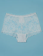 Представяме ви нашия стилен дантелен боксер – съвършен синтез между елегантност и комфорт. Изработен от подбрани дантели и меко памучно парче, този модел е създаден да удовлетвори и най-високите изисквания за удобство и стил.

Деликатната дантела придава изисканост и женственост, докато удобната кройка осигурява свобода на движенията през целия ден. Дизайнът е създаден така, че да ласкае всяка фигура, като подчертава нежността и грацията на силуета. Въпреки че дизайнът на дантелата може да се различава леко
