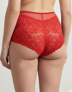 Представяме ви нашия стилен дантелен боксер – съвършен синтез между елегантност и комфорт. Изработен от подбрани дантели и меко памучно парче, този модел е създаден да удовлетвори и най-високите изисквания за удобство и стил.

Деликатната дантела придава изисканост и женственост, докато удобната кройка осигурява свобода на движенията през целия ден. Дизайнът е създаден така, че да ласкае всяка фигура, като подчертава нежността и грацията на силуета. Въпреки че дизайнът на дантелата може да се различава леко