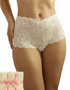 Представяме ви нашия стилен дантелен боксер – съвършен синтез между елегантност и комфорт. Изработен от подбрани дантели и меко памучно парче, този модел е създаден да удовлетвори и най-високите изисквания за удобство и стил.

Деликатната дантела придава изисканост и женственост, докато удобната кройка осигурява свобода на движенията през целия ден. Дизайнът е създаден така, че да ласкае всяка фигура, като подчертава нежността и грацията на силуета. Въпреки че дизайнът на дантелата може да се различава леко