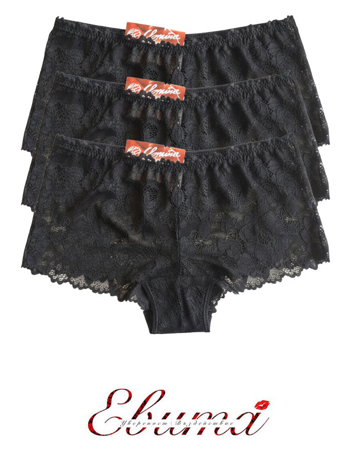 Представяме ви нашия стилен дантелен боксер – съвършен синтез между елегантност и комфорт. Изработен от подбрани дантели и меко памучно парче, този модел е създаден да удовлетвори и най-високите изисквания за удобство и стил.

Деликатната дантела придава изисканост и женственост, докато удобната кройка осигурява свобода на движенията през целия ден. Дизайнът е създаден така, че да ласкае всяка фигура, като подчертава нежността и грацията на силуета. Въпреки че дизайнът на дантелата може да се различава леко