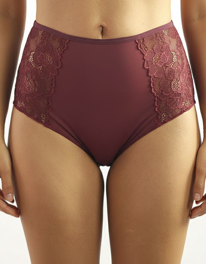 Евита - Въплъщение на Женствеността в Детайлите&nbsp;

Открийте новото ни бижу в колекцията на Евита - изключително женствения боксер, създаден да ви накара да се почувствате специални всеки ден. Нашето предложение комбинира подбрани флорални бродерии с изящен микрофибър, за да ви осигури несравнима елегантност и удобство.

✨ Красота без компромиси: Със своя уникален дизайн, този боксер подчертава вашата женственост, без да жертва комфорта. Без ластик на крачолите, той осигурява свобода на движение и ненадм