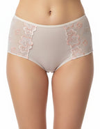 Евита - Въплъщение на Женствеността в Детайлите&nbsp;

Открийте новото ни бижу в колекцията на Евита - изключително женствения боксер, създаден да ви накара да се почувствате специални всеки ден. Нашето предложение комбинира подбрани флорални бродерии с изящен микрофибър, за да ви осигури несравнима елегантност и удобство.

✨ Красота без компромиси: Със своя уникален дизайн, този боксер подчертава вашата женственост, без да жертва комфорта. Без ластик на крачолите, той осигурява свобода на движение и ненадм