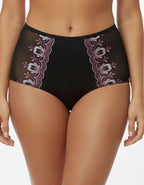 Евита - Въплъщение на Женствеността в Детайлите&nbsp;

Открийте новото ни бижу в колекцията на Евита - изключително женствения боксер, създаден да ви накара да се почувствате специални всеки ден. Нашето предложение комбинира подбрани флорални бродерии с изящен микрофибър, за да ви осигури несравнима елегантност и удобство.

✨ Красота без компромиси: Със своя уникален дизайн, този боксер подчертава вашата женственост, без да жертва комфорта. Без ластик на крачолите, той осигурява свобода на движение и ненадм