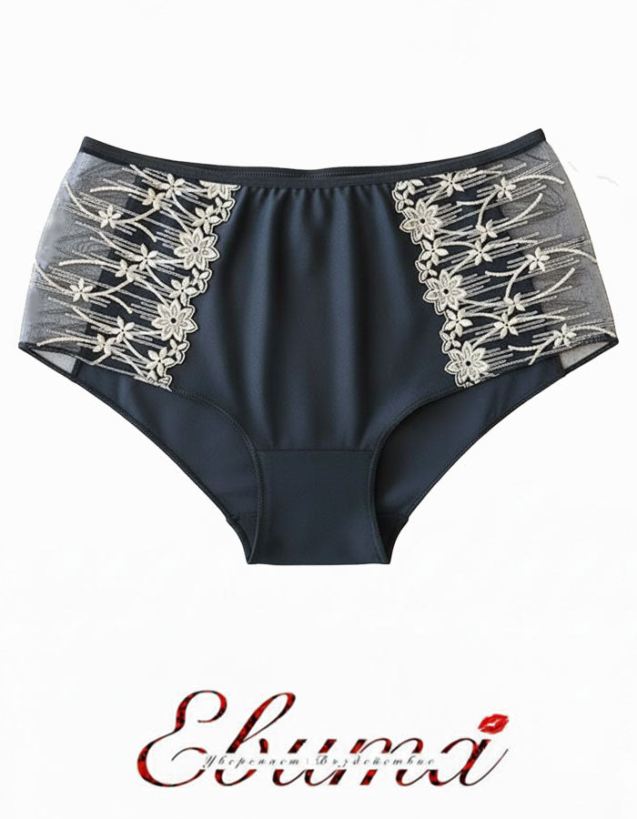 Евита - Въплъщение на Женствеността в Детайлите&nbsp;

Открийте новото ни бижу в колекцията на Евита - изключително женствения боксер, създаден да ви накара да се почувствате специални всеки ден. Нашето предложение комбинира подбрани флорални бродерии с изящен микрофибър, за да ви осигури несравнима елегантност и удобство.

✨ Красота без компромиси: Със своя уникален дизайн, този боксер подчертава вашата женственост, без да жертва комфорта. Без ластик на крачолите, той осигурява свобода на движение и ненадм