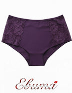 Евита - Въплъщение на Женствеността в Детайлите&nbsp;

Открийте новото ни бижу в колекцията на Евита - изключително женствения боксер, създаден да ви накара да се почувствате специални всеки ден. Нашето предложение комбинира подбрани флорални бродерии с изящен микрофибър, за да ви осигури несравнима елегантност и удобство.

✨ Красота без компромиси: Със своя уникален дизайн, този боксер подчертава вашата женственост, без да жертва комфорта. Без ластик на крачолите, той осигурява свобода на движение и ненадм