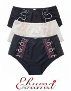 Евита - Въплъщение на Женствеността в Детайлите&nbsp;

Открийте новото ни бижу в колекцията на Евита - изключително женствения боксер, създаден да ви накара да се почувствате специални всеки ден. Нашето предложение комбинира подбрани флорални бродерии с изящен микрофибър, за да ви осигури несравнима елегантност и удобство.

✨ Красота без компромиси: Със своя уникален дизайн, този боксер подчертава вашата женственост, без да жертва комфорта. Без ластик на крачолите, той осигурява свобода на движение и ненадм