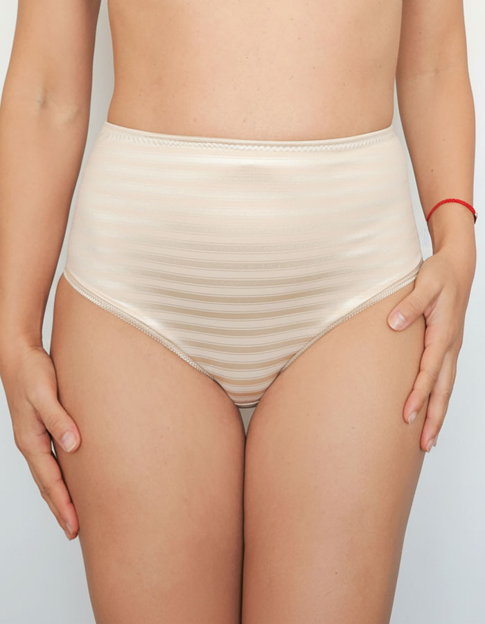 3 в 1 Модел – уникално съчетание от три функции в един продукт. Нашият модел комбинира удобството на боксерите, елегантността на бикините и поддържащата функция на колана. Изработен от специален стягащ микрофибър, този модел осигурява отлична поддръжка и комфорт през целия ден.

Предимства:
Удобен и функционален: Перфектен за ежедневно носене, с изчистен и стилен дизайн.&nbsp; &nbsp; &nbsp; &nbsp; &nbsp; &nbsp; &nbsp; &nbsp; &nbsp; &nbsp; &nbsp; &nbsp; &nbsp; &nbsp; &nbsp; &nbsp; &nbsp; &nbsp; &nbsp; &nbsp;