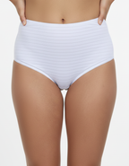 3 в 1 Модел – уникално съчетание от три функции в един продукт. Нашият модел комбинира удобството на боксерите, елегантността на бикините и поддържащата функция на колана. Изработен от специален стягащ микрофибър, този модел осигурява отлична поддръжка и комфорт през целия ден.

Предимства:
Удобен и функционален: Перфектен за ежедневно носене, с изчистен и стилен дизайн.
Висококачествени материали: Произведен в България с внимание към детайла, съставен от 88% полиамид и 12% еластан, гарантиращи дълготрайнос