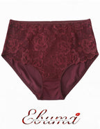 Изключително женствен бикина/ боксер/ колан от подбрани дантели в съчетание с микрофибър.
Елегантен, удобен и красив с удобна дълбочина.
Памучното парче стига до талията, т.е коремната зона остава покрита с функционален плат.

Молим да обърнете внимание, че артикулите с по-голям размер са с по-високи цени.
Дизайнът на дантелата може да се различава от този на снимката, но рядко.
Отлично качество
Произведено в България
Състав: 88% полиамид и 12% еластан