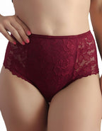 Изключително женствен бикина/ боксер/ колан от подбрани дантели в съчетание с микрофибър.
Елегантен, удобен и красив с удобна дълбочина.
Памучното парче стига до талията, т.е коремната зона остава покрита с функционален плат.

Молим да обърнете внимание, че артикулите с по-голям размер са с по-високи цени.
Дизайнът на дантелата може да се различава от този на снимката, но рядко.
Отлично качество
Произведено в България
Състав: 88% полиамид и 12% еластан