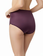 Изключително женствен бикина/ боксер/ колан от подбрани дантели в съчетание с микрофибър.
Елегантен, удобен и красив с удобна дълбочина.
Памучното парче стига до талията, т.е коремната зона остава покрита с функционален плат.

Молим да обърнете внимание, че артикулите с по-голям размер са с по-високи цени.
Дизайнът на дантелата може да се различава от този на снимката, но рядко.
Отлично качество
Произведено в България
Състав: 88% полиамид и 12% еластан