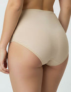 Поглезете себе си с комфорт и стил, които заслужавате!
Тези луксозни бикини с висока талия предлагат перфектно оформяне и изключителна мекота, за да се чувствате уверени и красиви всеки ден.


&nbsp;Защо да изберете този модел?&nbsp;
✔ Перфектно оформяне – високата талия и микрофибърът в коремната зона нежно прибира и изглажда силуета.
✔ Разкошен дизайн – фина дантелена притурка върху микрофибъра придава женственост и изтънченост.
✔ Пълно покритие на задната част – осигурява стабилност и комфорт, без да се 