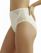 Защо да изберете нашите Бикини?

Чувственост и Елегантност:&nbsp;Изящната, нежна дантела придава&nbsp;секси&nbsp;и&nbsp;красиво&nbsp;излъчване, което ще повдигне самочувствието Ви и ще Ви накара да се почувствате неустоима.

Несравним Комфорт:&nbsp;Въпреки изтънчения си вид, тези&nbsp;удобни бикини&nbsp;са идеални за&nbsp;ежедневието.&nbsp;&nbsp;Изработени от висококачествени материали, те осигуряват&nbsp;удобство&nbsp;през целия ден.

Перфектно Прилягане:&nbsp;Кройката на&nbsp;бикините&nbsp;деликатно подче