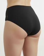 Защо да изберете нашите Бикини?

Чувственост и Елегантност: Изящната, нежна дантела придава&nbsp;секси и красиво&nbsp;излъчване, което ще повдигне самочувствието Ви и ще Ви накара да се почувствате неустоима.

Несравним Комфорт: Въпреки изтънчения си вид, тези удобни бикини са идеални за ежедневието. &nbsp;Изработени от висококачествени материали, те осигуряват удобство през целия ден.

Перфектно Прилягане: Кройката на бикините&nbsp;деликатно подчертава извивките, без да очертава, което ги прави идеални под