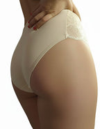 💎 БИКИНА С ВИСОКА ТАЛИЯ ОТ ВИСОКОКАЧЕСТВЕН ПАМУК

Открийте комфорта и женствеността с тази бикина с висока талия от луксозен памук, част от колекцията дамско бельо Evita. Моделът съчетава удобство, стил и мекота, за да ви накара да се чувствате уверени и красиви всеки ден.

✔ Памучно бельо с еластан – осигурява нежно прилепване и свобода на движението.
✔ Елегантна дантела отпред и отстрани – подчертава женствените линии и добавя изтънчен акцент.
✔ Висока талия и широки страни – оформят силуета и прикриват 