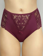 &nbsp;БИКИНА С ВИСОКА ТАЛИЯ ОТ ВИСОКОКАЧЕСТВЕН ПАМУК

Открийте комфорта и женствеността с тази бикина с висока талия от луксозен памук, част от колекцията дамско бельо Evita. Моделът съчетава удобство, стил и мекота, за да ви накара да се чувствате уверени и красиви всеки ден.

✔ Памучно бельо с еластан – осигурява нежно прилепване и свобода на движението.
✔ Елегантна дантела отпред и отстрани – подчертава женствените линии и добавя изтънчен акцент.
✔ Висока талия и широки страни – оформят силуета и прикрив