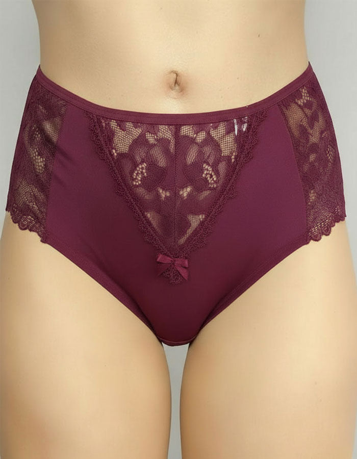 &nbsp;БИКИНА С ВИСОКА ТАЛИЯ ОТ ВИСОКОКАЧЕСТВЕН ПАМУК

Открийте комфорта и женствеността с тази бикина с висока талия от луксозен памук, част от колекцията дамско бельо Evita. Моделът съчетава удобство, стил и мекота, за да ви накара да се чувствате уверени и красиви всеки ден.

✔ Памучно бельо с еластан – осигурява нежно прилепване и свобода на движението.
✔ Елегантна дантела отпред и отстрани – подчертава женствените линии и добавя изтънчен акцент.
✔ Висока талия и широки страни – оформят силуета и прикрив