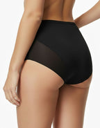 Преживейте Изискаността и Комфорта с нашата зашеметяваща бикина, обогатена с луксозен привкус, предоставяйки Ви несравнин Стил и Удоволствие. Тази изключителна бикина с висока талия съчетава удобство с изящество и красиви детайли, които я правят впечатляваща.

Двойният тюл по крайщата й отпред и отзад придава изисканост и неповторимост на модела. С гладките шевове отпред, тази бикина не само предлага страхотен дизайн, но и гладко приляга към тялото, осигурявайки Ви комфорт през целия ден.

Зашеметяваща бики