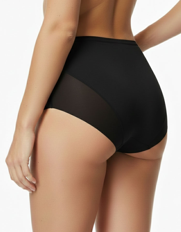 Преживейте Изискаността и Комфорта с нашата зашеметяваща бикина, обогатена с луксозен привкус, предоставяйки Ви несравнин Стил и Удоволствие. Тази изключителна бикина с висока талия съчетава удобство с изящество и красиви детайли, които я правят впечатляваща.

Двойният тюл по крайщата й отпред и отзад придава изисканост и неповторимост на модела. С гладките шевове отпред, тази бикина не само предлага страхотен дизайн, но и гладко приляга към тялото, осигурявайки Ви комфорт през целия ден.

Зашеметяваща бики