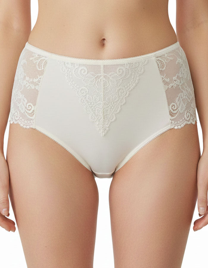 💎 БИКИНА С ВИСОКА ТАЛИЯ ОТ ВИСОКОКАЧЕСТВЕН ПАМУК

Открийте комфорта и женствеността с тази бикина с висока талия от луксозен памук, част от колекцията дамско бельо Evita. Моделът съчетава удобство, стил и мекота, за да ви накара да се чувствате уверени и красиви всеки ден.

✔ Памучно бельо с еластан – осигурява нежно прилепване и свобода на движението.
✔ Елегантна дантела отпред и отстрани – подчертава женствените линии и добавя изтънчен акцент.
✔ Висока талия и широки страни – оформят силуета и прикриват 