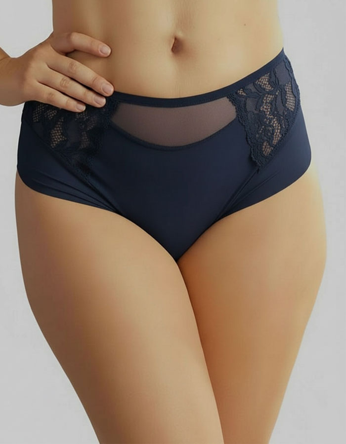 Преживейте Изискаността и Комфорта с нашата зашеметяваща бикина, обогатена с луксозен привкус, предоставяйки Ви несравнин Стил и Удоволствие. Тази изключителна бикина с висока талия съчетава удобство с изящество и красиви детайли, които я правят впечатляваща.

Двойният тюл по крайщата й отпред и отзад придава изисканост и неповторимост на модела. С гладките шевове отпред, тази бикина не само предлага страхотен дизайн, но и гладко приляга към тялото, осигурявайки Ви комфорт през целия ден.

Зашеметяваща бики