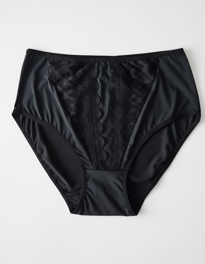 Поглезете себе си с комфорт и стил, които заслужавате!
Тези луксозни бикини с висока талия предлагат перфектно оформяне и изключителна мекота, за да се чувствате уверени и красиви всеки ден.


&nbsp;Защо да изберете този модел?&nbsp;
✔ Перфектно оформяне – високата талия и микрофибърът в коремната зона нежно прибира и изглажда силуета.
✔ Разкошен дизайн – фина дантелена притурка върху микрофибъра придава женственост и изтънченост.
✔ Пълно покритие на задната част – осигурява стабилност и комфорт, без да се 