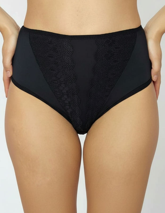 Поглезете себе си с комфорт и стил, които заслужавате!
Тези луксозни бикини с висока талия предлагат перфектно оформяне и изключителна мекота, за да се чувствате уверени и красиви всеки ден.


&nbsp;Защо да изберете този модел?&nbsp;
✔ Перфектно оформяне – високата талия и микрофибърът в коремната зона нежно прибира и изглажда силуета.
✔ Разкошен дизайн – фина дантелена притурка върху микрофибъра придава женственост и изтънченост.
✔ Пълно покритие на задната част – осигурява стабилност и комфорт, без да се 