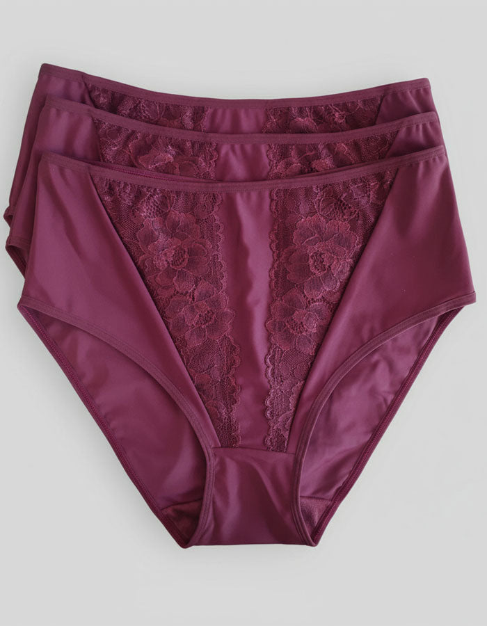 Поглезете себе си с комфорт и стил, които заслужавате!
Тези луксозни бикини с висока талия предлагат перфектно оформяне и изключителна мекота, за да се чувствате уверени и красиви всеки ден.


&nbsp;Защо да изберете този модел?&nbsp;
✔ Перфектно оформяне – високата талия и микрофибърът в коремната зона нежно прибира и изглажда силуета.
✔ Разкошен дизайн – фина дантелена притурка върху микрофибъра придава женственост и изтънченост.
✔ Пълно покритие на задната част – осигурява стабилност и комфорт, без да се 