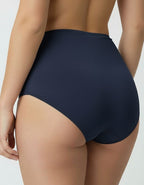 Поглезете себе си с комфорт и стил, които заслужавате!
Тези луксозни бикини с висока талия предлагат перфектно оформяне и изключителна мекота, за да се чувствате уверени и красиви всеки ден.


&nbsp;Защо да изберете този модел?&nbsp;
✔ Перфектно оформяне – високата талия и микрофибърът в коремната зона нежно прибира и изглажда силуета.
✔ Разкошен дизайн – фина дантелена притурка върху микрофибъра придава женственост и изтънченост.
✔ Пълно покритие на задната част – осигурява стабилност и комфорт, без да се 