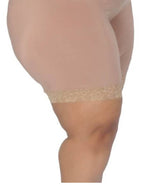 Зоната, където е хигиенното памучно парче е подсилено с допълнителни шевове за повече здравина.
Дантелата, която се слага за завършек, освен че стой красиво, не допуска набиране нагоре и е мека и еластична, което няма да дразни кожата.
Тук се вижда, че памучното хигиенно парче покрива цялата зона в удобна ширина, т.е можете да носите боксерът без бельо, защото е достатъчно покривно.
Моделът е подходящ за едри дами и служи против протриване на бедрата.
Дизайнът на дантелата може да се различава от този на сн