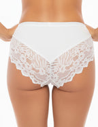 Преживейте изискаността и комфорта с нашата луксозна дамска бикина, представяща съчетание от изящество и качество. Изработена с внимание към всеки детайл, бикината предлага средна дълбочина и е изключително удобна благодарение на използваната микрофибър и дантела.

Задната част на бикината е изключително изчистена, като добавеният силикон на дантелата отзад придава изискан завършек и предотвратява неприятно събиране. Отличаваща се с перфектно покритие на задната част, бикината предоставя изключително усещан