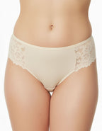 Преживейте изискаността и комфорта с нашата луксозна дамска бикина, представяща съчетание от изящество и качество. Изработена с внимание към всеки детайл, бикината предлага средна дълбочина и е изключително удобна благодарение на използваната микрофибър и дантела.

Задната част на бикината е изключително изчистена, като добавеният силикон на дантелата отзад придава изискан завършек и предотвратява неприятно събиране. Отличаваща се с перфектно покритие на задната част, бикината предоставя изключително усещан