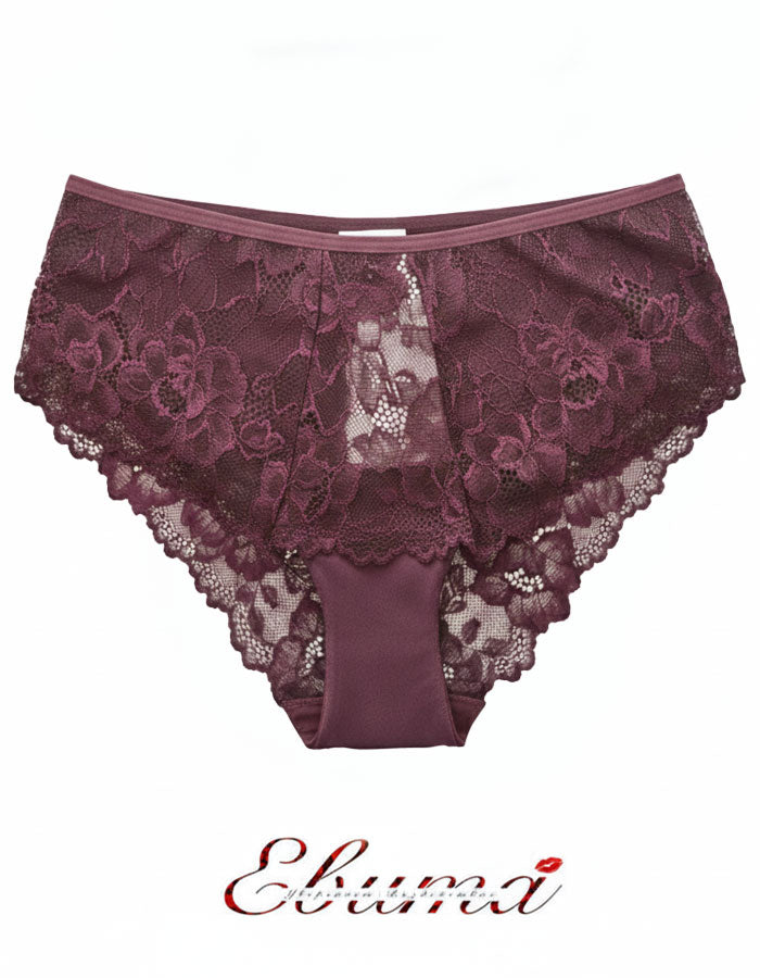 Преживейте изискаността и комфорта с нашата луксозна дамска бикина, представяща съчетание от изящество и качество. Изработена с внимание към всеки детайл, бикината предлага средна дълбочина и е изключително удобна благодарение на използваните микрофибър и еластична дантела.&nbsp;
Отпред няма ластици в зоната на хигиеничното парче, което е допълнително уголемено и съобразено с нуждите ви.

Отличаваща се с перфектно покритие на задната част, бикината предоставя изключително усещане за комфорт и сигурност.

Ди