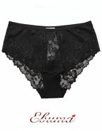 Преживейте изискаността и комфорта с нашата луксозна дамска бикина, представяща съчетание от изящество и качество. Изработена с внимание към всеки детайл, бикината предлага средна дълбочина и е изключително удобна благодарение на използваните микрофибър и еластична дантела.&nbsp;
Отпред няма ластици в зоната на хигиеничното парче, което е допълнително уголемено и съобразено с нуждите ви.

Отличаваща се с перфектно покритие на задната част, бикината предоставя изключително усещане за комфорт и сигурност.

Ди